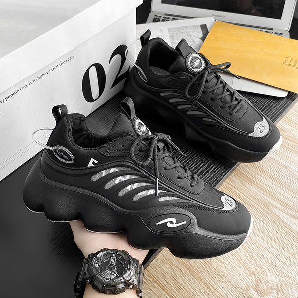 Alkalmi férfi tornacipő durva talppal - két modell