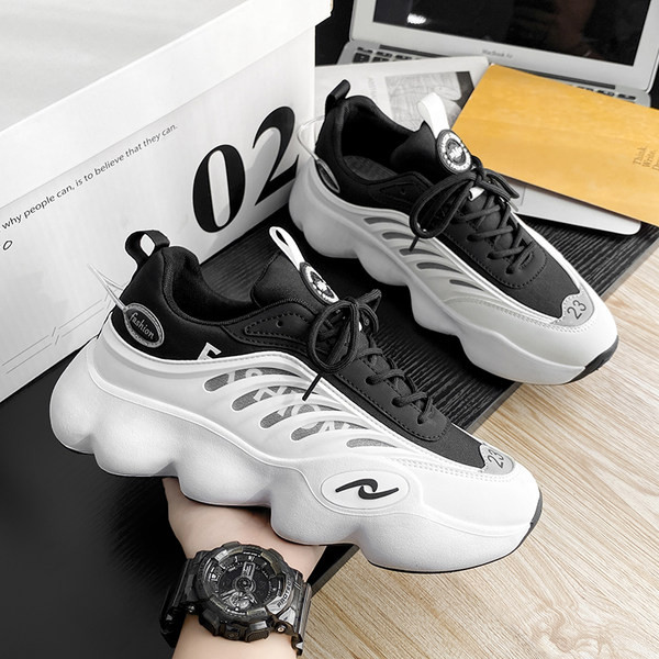 Alkalmi férfi tornacipő durva talppal - két modell