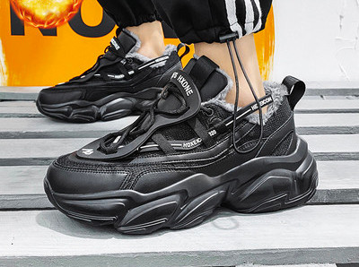 Sportiskas vīriešu kedas ar augstu zoli, ziemas modelis