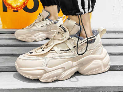 Sportiskas vīriešu kedas ar augstu zoli, ziemas modelis