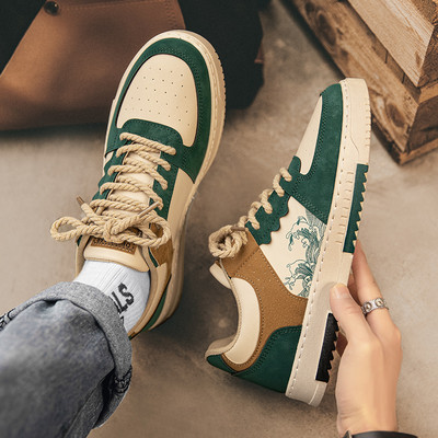 Sportiskas vīriešu kedas ar plakanu zoli