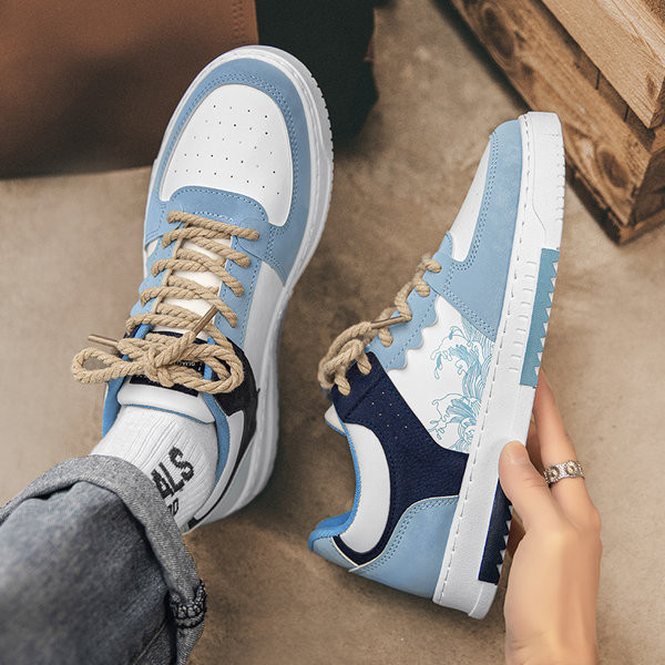 Sportiskas vīriešu kedas ar plakanu zoli