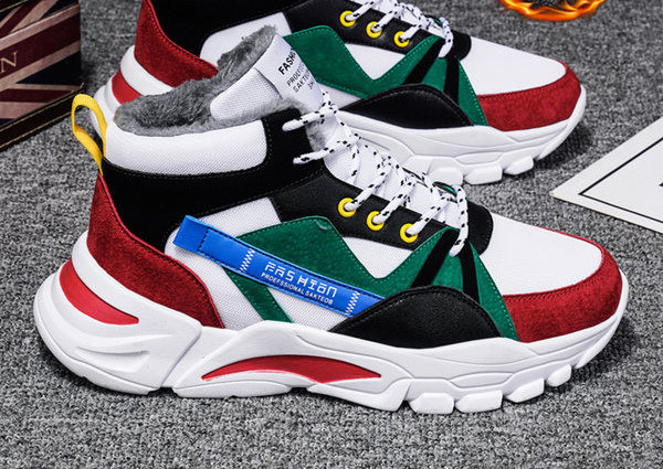 Vīriešu kedas ar augstu augšdaļu ar biezu oderi un mežģīnēm