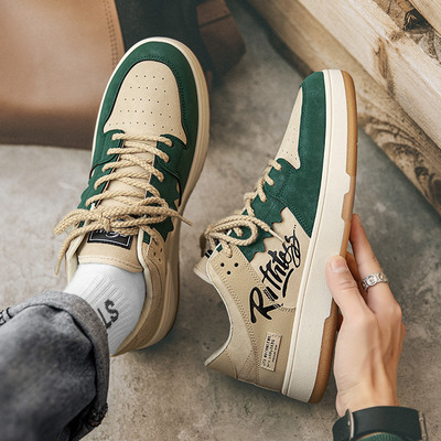 Sportiskas vīriešu kedas ar šņorēm - divi modeļi