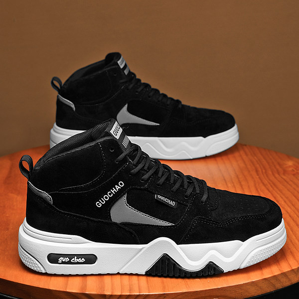 Lapos talpú férfi tornacipő új modellje - két modell