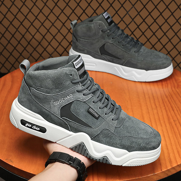 Lapos talpú férfi tornacipő új modellje - két modell