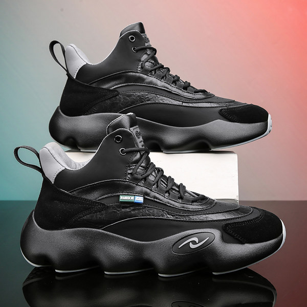 Jauna modeļa vīriešu čības ar rupju zoli