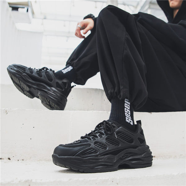 Jauns vīriešu kedu modelis ar raupju zoli