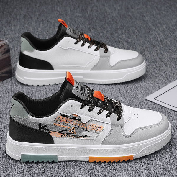 Alkalmi, lapos talpú férfi tornacipő