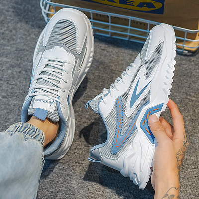 Férfi tornacipő fűzővel és lapos talppal