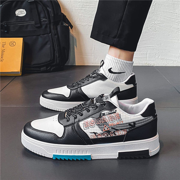 Odiniai vyriški sportbačiai dviejų modelių su raišteliais ir užrašu