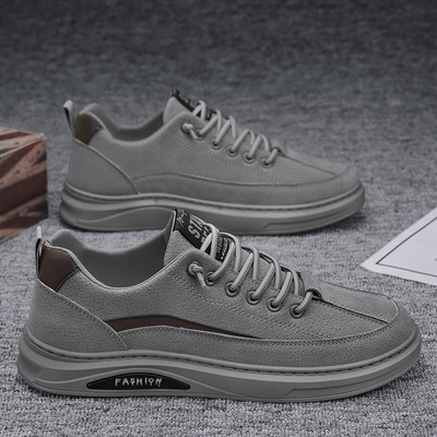 Eko bőrből készült, lapos talpú férfi tornacipő letisztult modellje