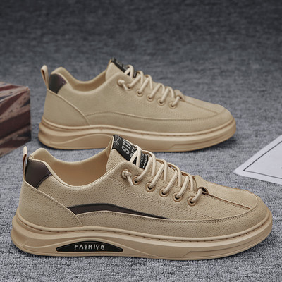 Eko bőrből készült, lapos talpú férfi tornacipő letisztult modellje