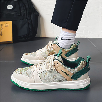 Μοντέρνα ανδρικά sneakers με επίπεδη σόλα και κορδόνια