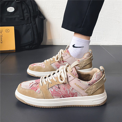 Μοντέρνα ανδρικά sneakers με επίπεδη σόλα και κορδόνια