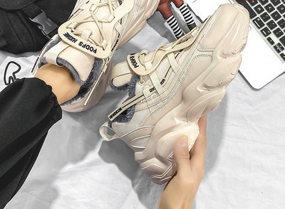 Vīriešu kedas ar mežģīnēm