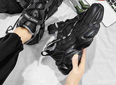 Vīriešu kedas ar mežģīnēm