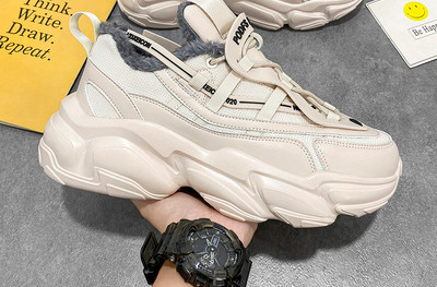 Vīriešu kedas ar uzrakstu dažādās krāsās