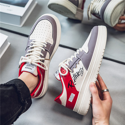 Légáteresztő férfi tornacipő felirattal