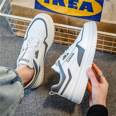 Légáteresztő férfi tornacipő felirattal