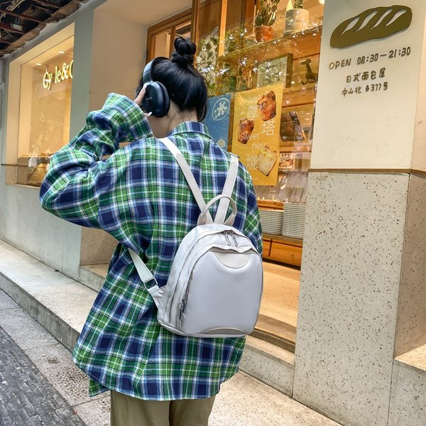 Jauna modeļa maza sieviešu mugursoma ar plānām plecu lencēm