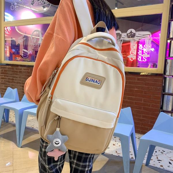 Casual γυναικείο σακίδιο πλάτης με λογότυπο και μενταγιόν