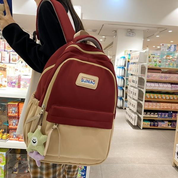 Casual γυναικείο σακίδιο πλάτης με λογότυπο και μενταγιόν