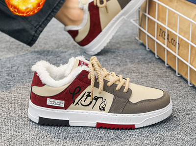 Νέο μοντέλο ανδρικών sneakers με στάμπα