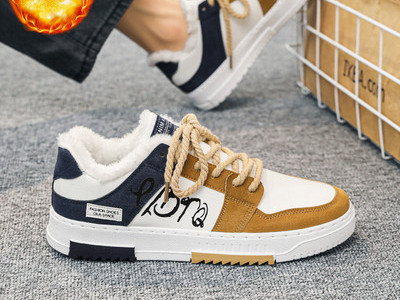 Νέο μοντέλο ανδρικών sneakers με στάμπα