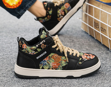 Νέο μοντέλο ανδρικών sneakers με επίπεδη σόλα - δύο μοντέλα