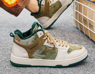 Νέο μοντέλο ανδρικών sneakers με επίπεδη σόλα - δύο μοντέλα