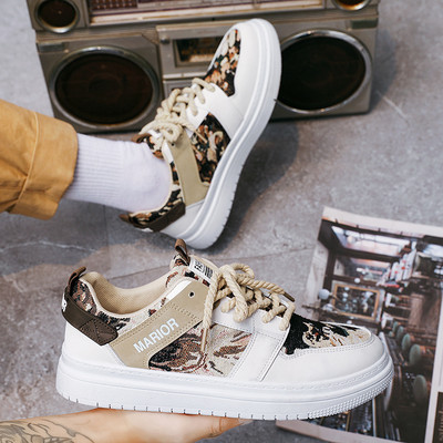 Νέο μοντέλο ανδρικών sneakers με επίπεδη σόλα - δύο μοντέλα