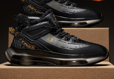 Új férfi tornacipő modell, különböző színekben