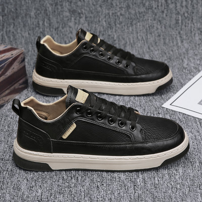 Alkalmi, lapos talpú férfi tornacipő