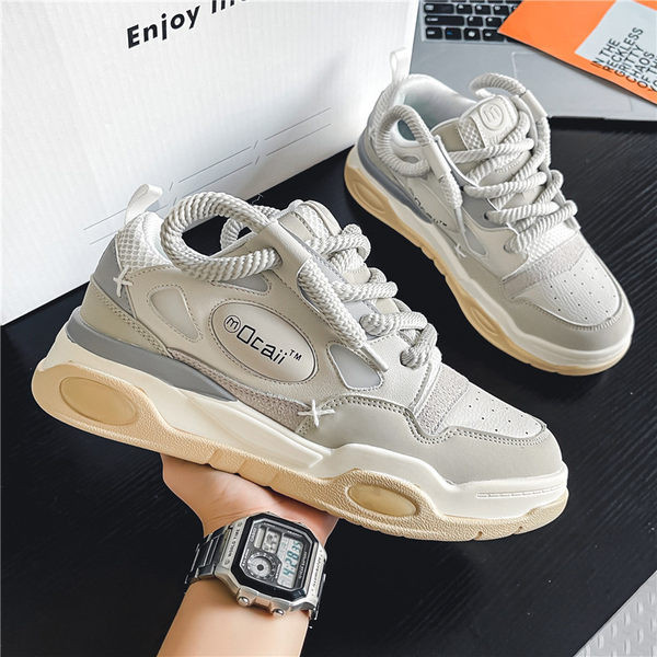 Alkalmi, lapos talpú férfi tornacipő