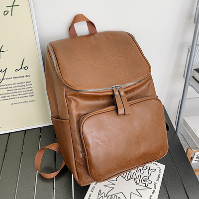 Μοντέρνο δερμάτινο σακίδιο πλάτης με μπροστινή τσέπη για γυναίκες