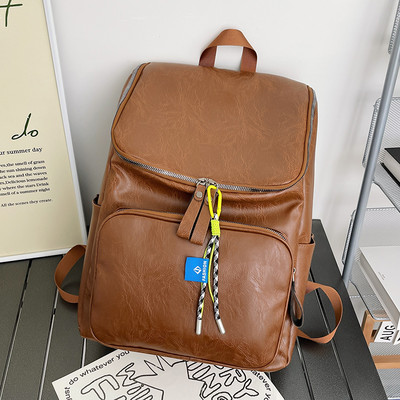 Μοντέρνο δερμάτινο σακίδιο πλάτης με μπροστινή τσέπη για γυναίκες