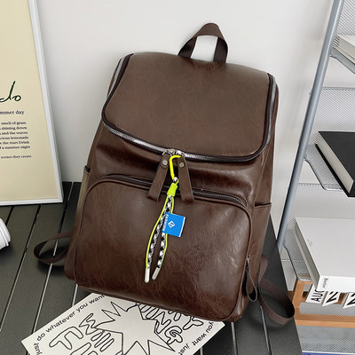 Μοντέρνο δερμάτινο σακίδιο πλάτης με μπροστινή τσέπη για γυναίκες