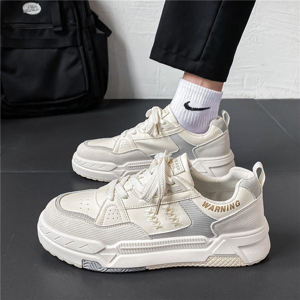 Vīriešu sporta kedas ar plakanu zoli - divi modeļi