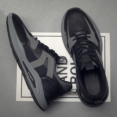 Vīriešu kedas noapaļots modelis ar šņorēm un uzrakstu