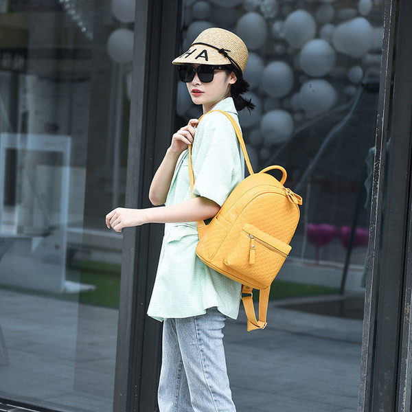 Moderna sieviešu eko ādas mugursoma ar priekšējo kabatu