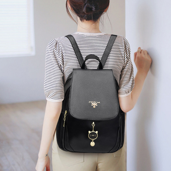 Ženski ruksak sa metalnim privjeskom u tri boje