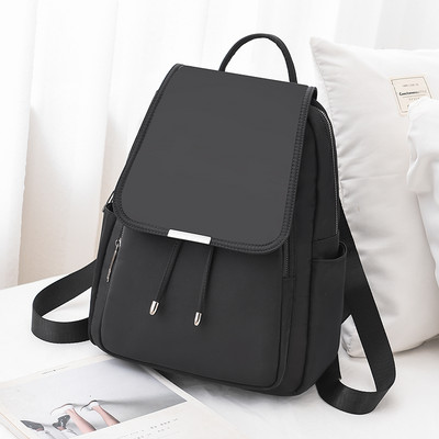 Γυναικείο σακίδιο πλάτης δύο μοντέλων με μεταλλικό στοιχείο υφασμάτων