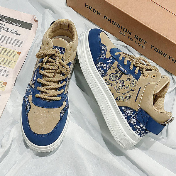 Sportiskas vīriešu kedas ar apdruku, šņorēm un oderi