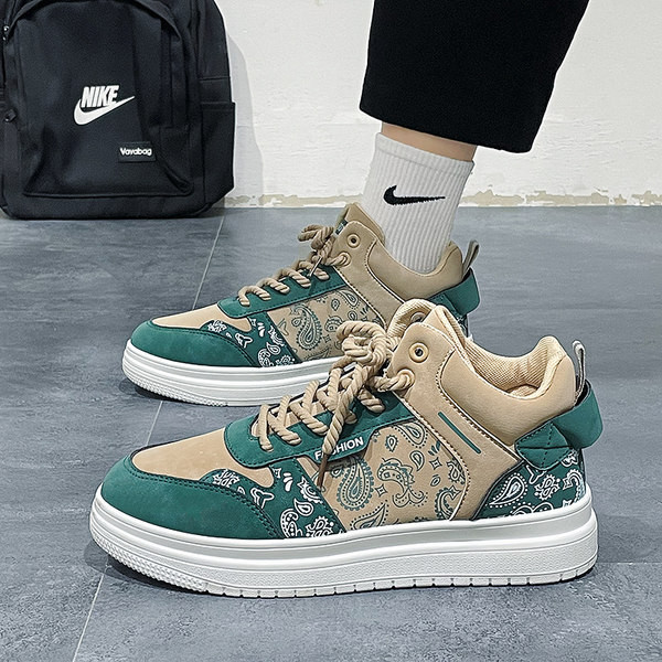 Sportiskas vīriešu kedas ar apdruku, šņorēm un oderi