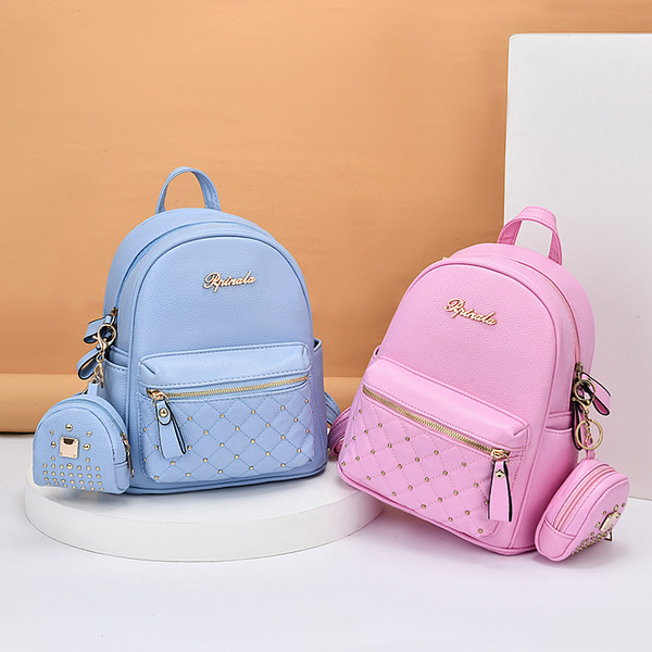 Moderan ženski ruksak na metalne karove