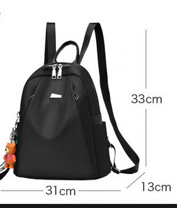 Μοντέρνο γυναικείο σακίδιο πλάτης με μενταγιόν αρκούδας