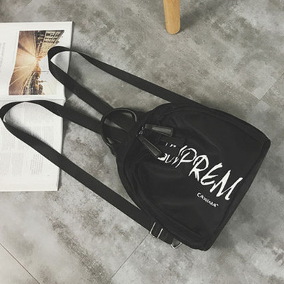 Alkalmi női hátizsák nyomtatott felirattal