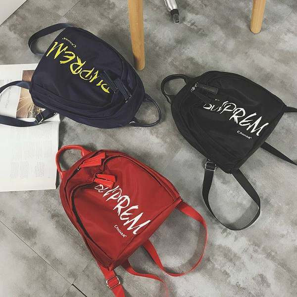 Alkalmi női hátizsák nyomtatott felirattal