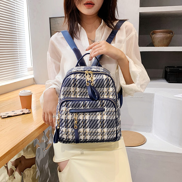 Rūtaina sieviešu mugursoma ar kabatu un rāvējslēdzēju